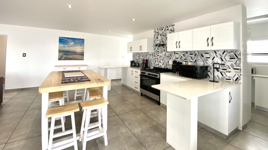 4 Bedroom Property for Sale in Dwarskersbos Western Cape